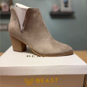 BEAST FASHION Grey Suede Ankle Booties